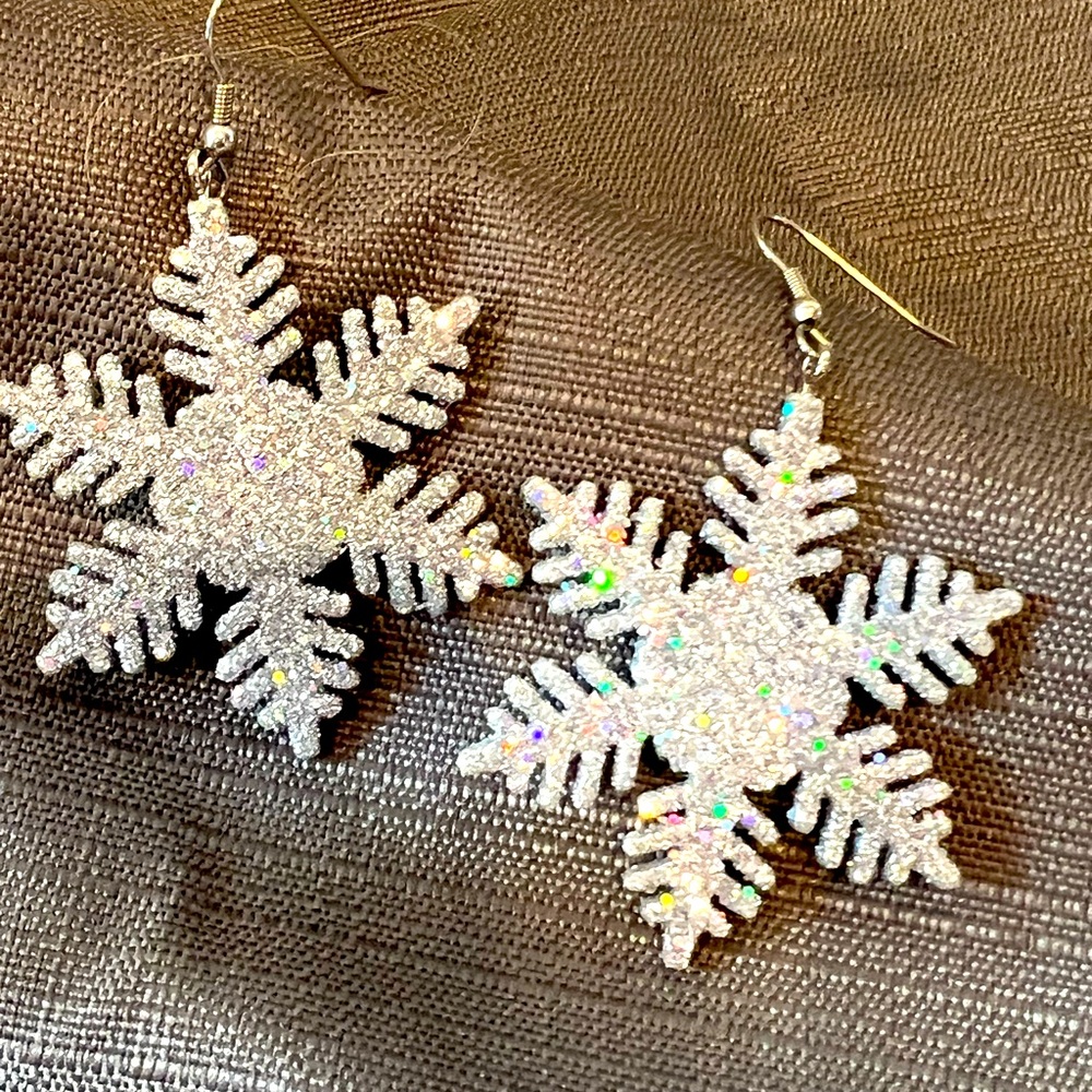 Sparkly Snowflake hanging earrings